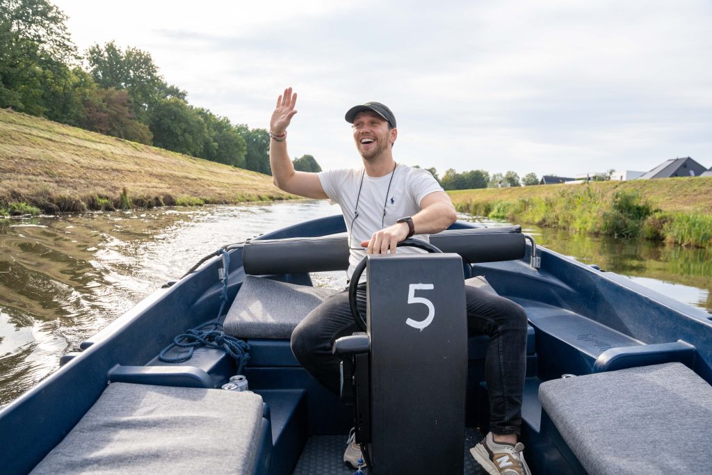 Whlay sloep varen door Den Bosch